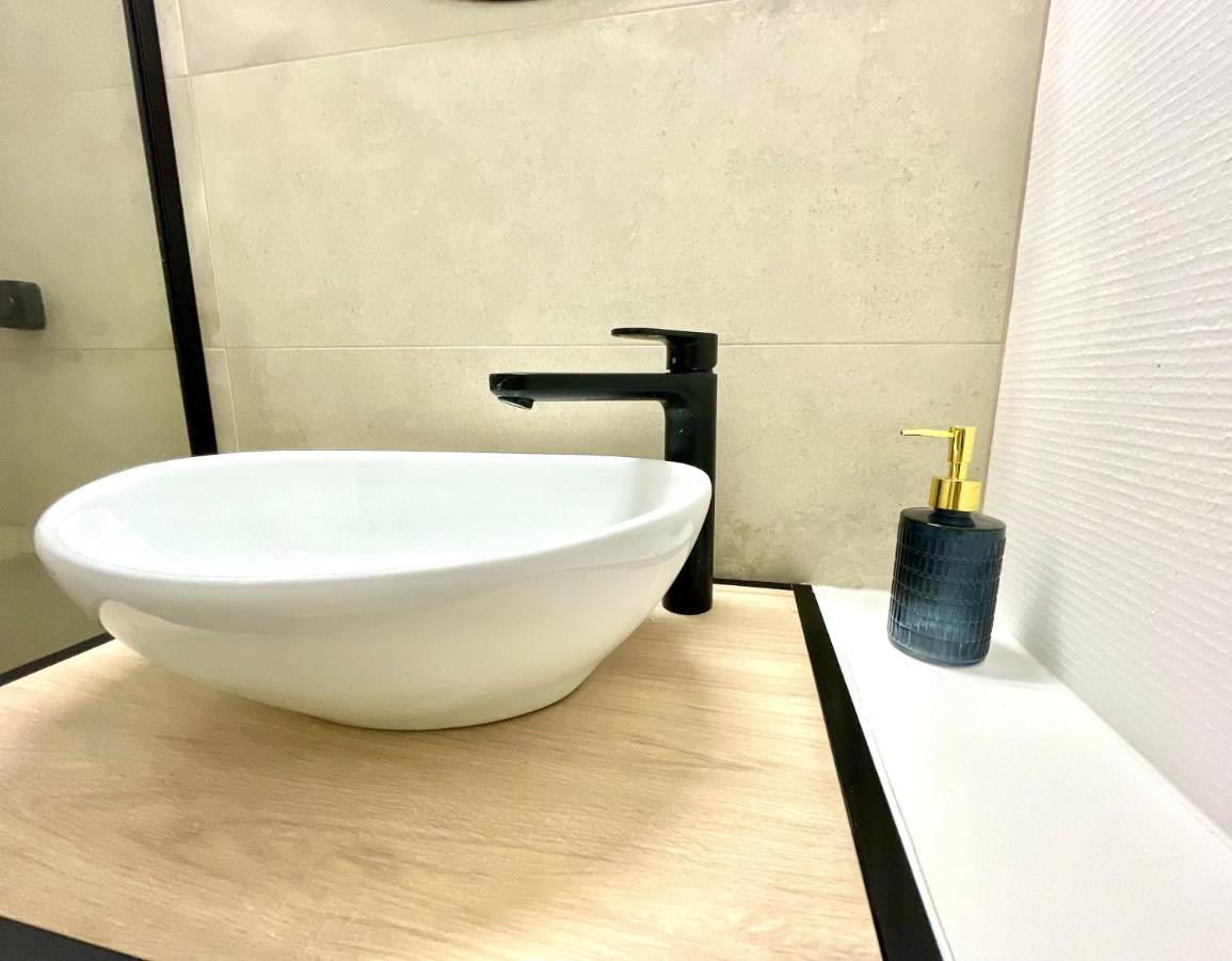Apartamento La Douceur Roannaise - Parking Prive Proche Gare Roanne Exterior foto